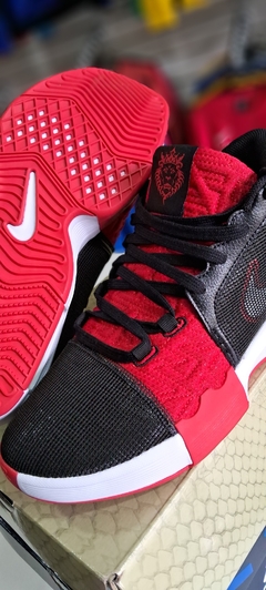 Nike Lebron Witness 8 - crossover