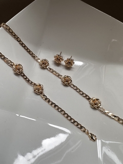 Choker Flores Dourado na internet