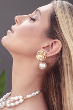 Flor Pendulo Pérola Dourado - comprar online