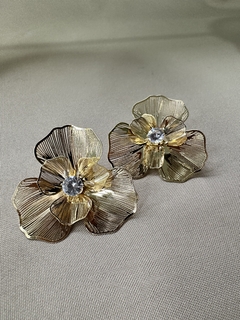 Flor Telada Camadas Dourado - comprar online