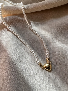 Colar Pérola com Fecho Imã Coração Dourado na internet