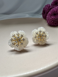 Flor Madrepérola Removivel Dourado na internet