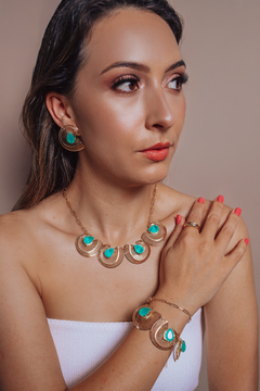 Colar Pingente com Gota Verde Dourado