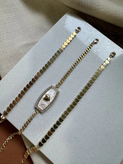 Pulseira Coração com Madrepérola Dourada na internet