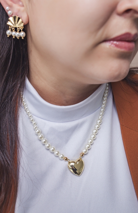 Colar Pérola com Coração Dourado