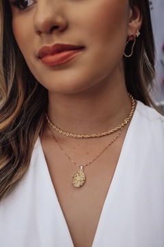 Relicário Oval Dourado - comprar online