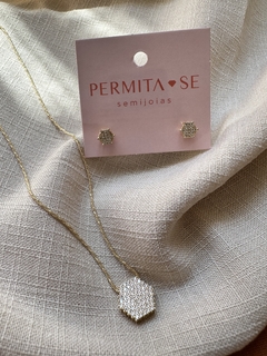 Colar com Pingente Cravejado Dourado - Permita-se Acessórios