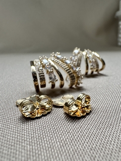 Ear Cuff Cravejado Dourado na internet