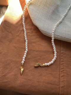 Colar Pérola com Fecho Imã Coração Dourado - Permita-se Acessórios