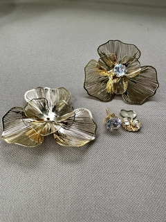 Flor Telada Camadas Dourado na internet