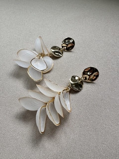 Brinco Madrepérola Dourado - comprar online