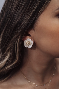 Flor Madrepérola Removivel Dourado - comprar online