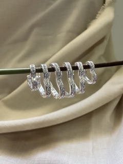 Trio de Argola Coração Cravejada Dourado - comprar online
