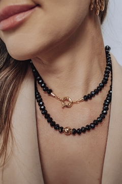 Colar Cristal Preto com Fecho Boia Dourado - comprar online