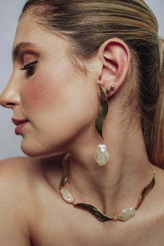 Colar Placas com Pérola Dourado - comprar online