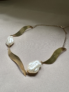 Colar Placas com Pérola Dourado na internet