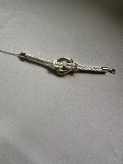 Pulseira Corda Nude com Pingente Ondas Dourado na internet