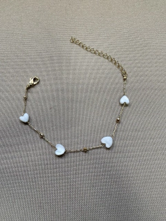 Pulseria Corações Madrepérola Dourado - comprar online