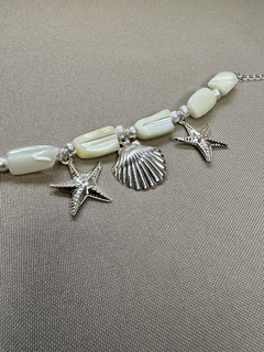 Pulseira Madrepérola com Pingente Concha e Estrela Dourado/Prata - Permita-se Acessórios