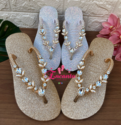 Slin glitter dourada com peça cristal e pérolas na internet