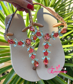 Sandália Twist areia/peça flores goiaba - comprar online