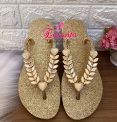 Slin glitter dourada com peça bege navete. - comprar online
