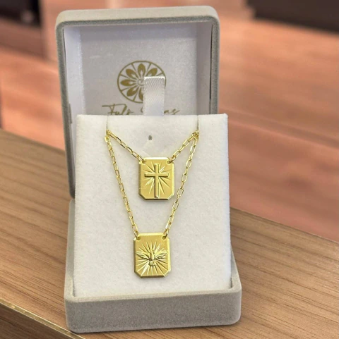 Escapulário Cartier Cruz e Divino Banhado a Ouro 18k