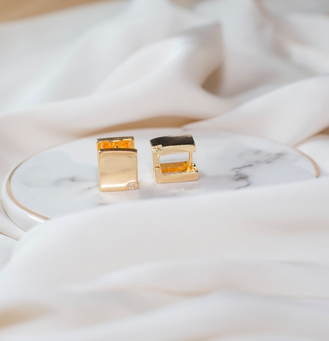 Brinco quadradinho com zircônia