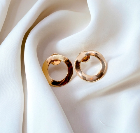 Brinco argola matelada média lisa