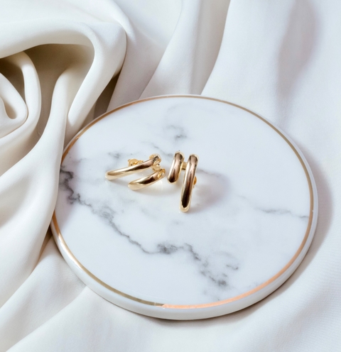 Brinco traço duplo pequeno