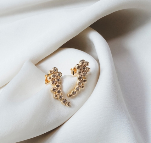 Brinco cacho com zircônias