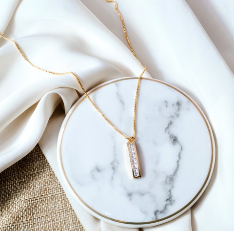 Colar pingente estreito com zircônias