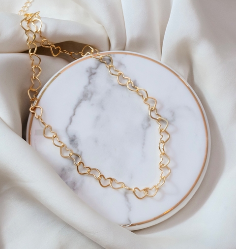 Colar choker corrente elos de coração