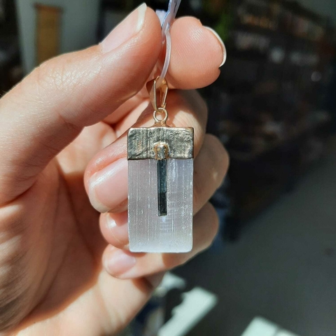 PINGENTE SELENITA COM TURMALINA