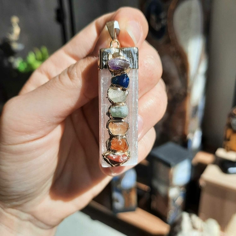 PINGENTE CHAKRAS NA SELENITA