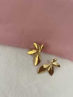 Aretes Media Flor Dorados - comprar en línea