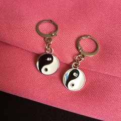 Brinco Yin & Yang na internet