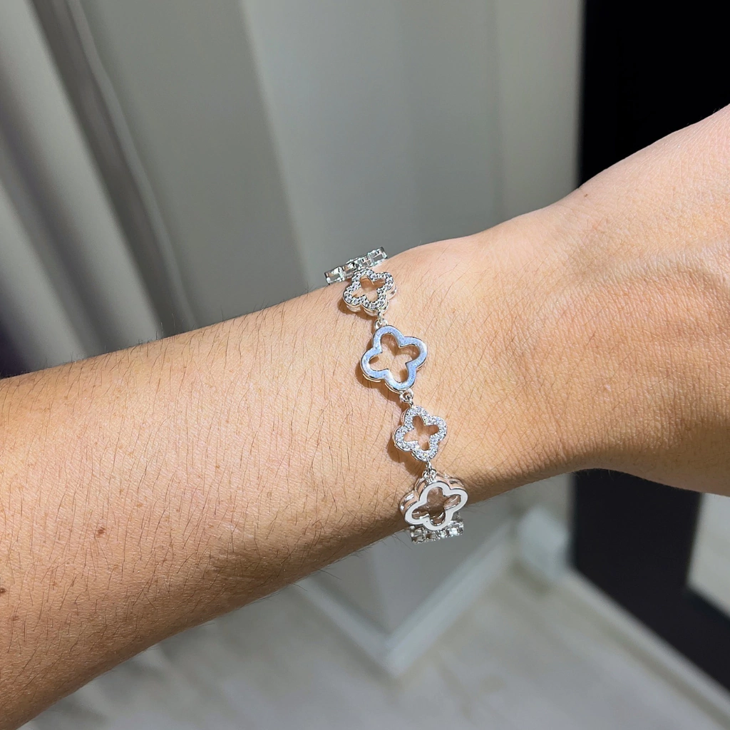 Pulseira Flor Vazada Microzircônias banho em Prata