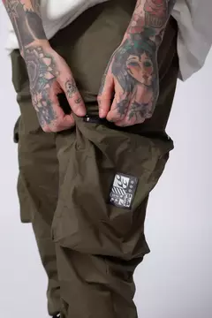 JOGGER VCP - DIRE DARELL VERDE MILITAR en internet