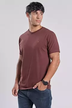 REMERA BRAVO - BÁSICA CON BORDADO CHOCOLATE