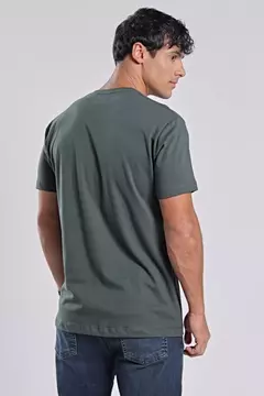 REMERA BRAVO - BÁSICA VERDE PINO - comprar online