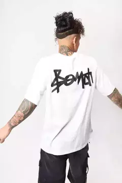REMERA BOND - BRAND en internet