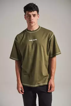 REMERA VELO SANTO - OVERLOCK VERDE
