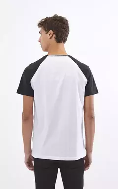 REMERA CAZUMA - BROOKLIN en internet