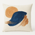 Almofada Decorativa Abstrata com Elementos Circulares e Orgânicos - comprar online