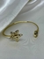 BRACELETE FLOR E PEDRA NATURAL ABALONE BANHADO EM OURO na internet