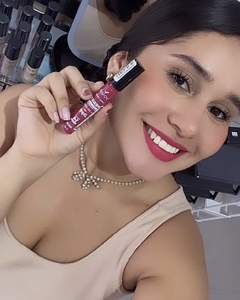 Labial VOGUE 14 HORAS APRUEBA DE BESOS - comprar online