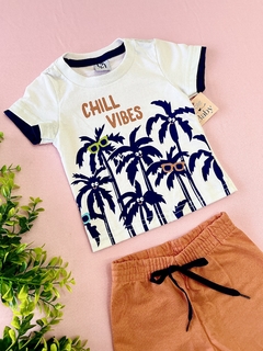 CONJUNTO CAMISA BRANCA COM COQUEIRO E SHORT CARAMELO LISO - Store Baby