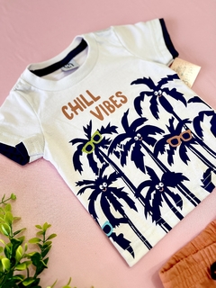 CONJUNTO CAMISA BRANCA COM COQUEIRO E SHORT CARAMELO LISO na internet