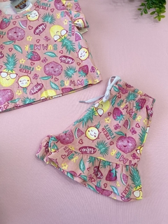 CONJUNTO CAMISA E SHORT - ROSA COM FRUTAS E MANGA COM BABADO na internet